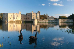 Отель Stable Courtyard Bedrooms At Leeds Castle  Мейдстон